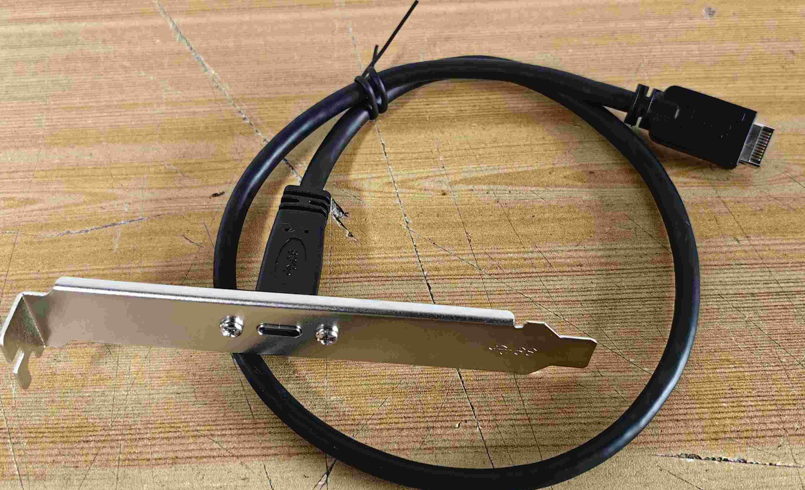Type E Motherboard to USB-C 10Gbps Bracket Cable - Supergold Corporation Limited
