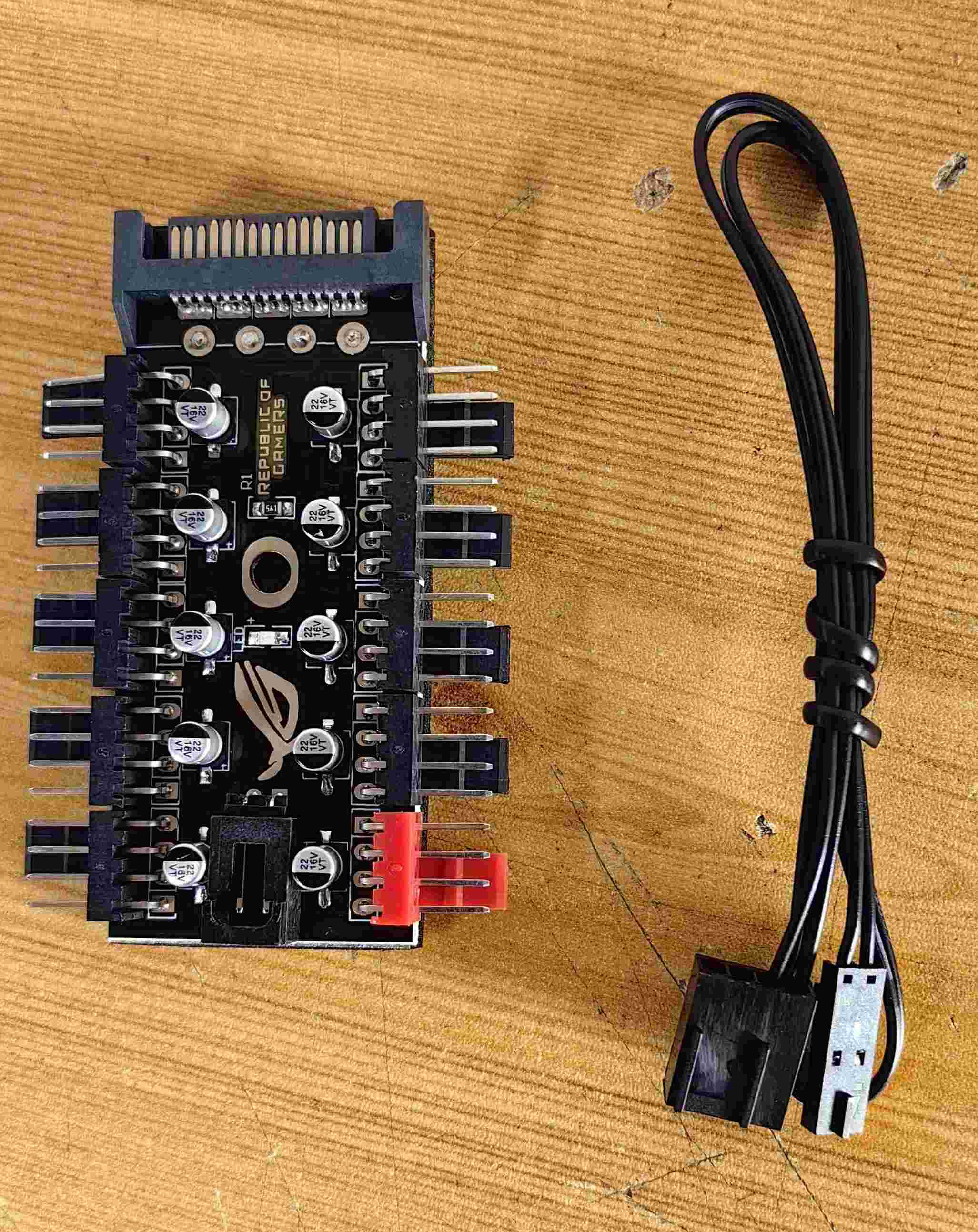 1-to-10 Port 4-pin PWM Computer Cooling Fan Hub Splitter - Supergold Corporation Limited
